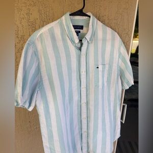 Casual buttoned, collared, pocketed shirt by Crown & Ivy